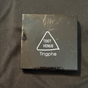 Toot Venus Eyeshadow Palette - Black